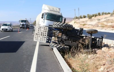 Kilis'te beton mikseri ile traktör çarpıştı: 1 yaralı