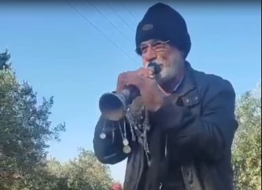 Kilis'te çiftçiler 14 Mayıs'ı davul zurnayla kutladı