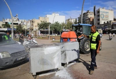 Kilis’te Çöp Konteynerleri Düzenli Olarak Yıkanıyor