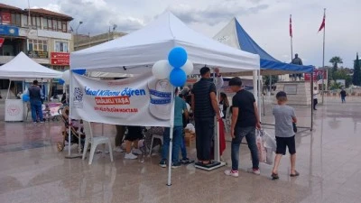  Kilis'te Cumhuriyet Meydanında Düzenlenen Geçici Toplum Sağlık Merkezi