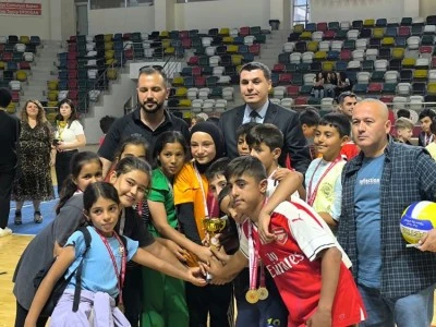 Kilis`te Dereceye giren okullara Kupa ve Madalya