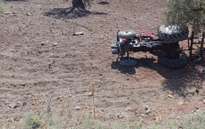 Kilis'te devrilen traktörün altında kalan çocuk öldü