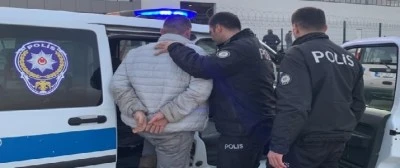 Kilis’te dur ihbarına uymayan sürücü polis aracına çarptı