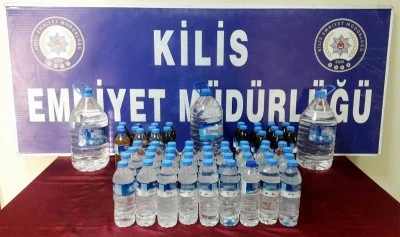 Kilis'te durdurulan motosikletten kaçak içki çıktı