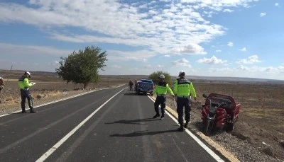 Kilis’te elektrikli motosiklet devrildi: Karı koca ağır yaralandı
