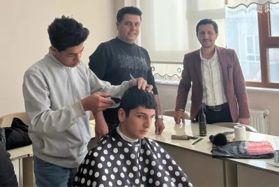 Kilis’te Engelli Öğrencilere Gönüllü Saç Tıraşı Hizmeti
