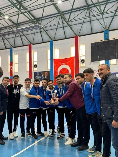 Kilis&rsquo;te Erkek Hokey Takımı T&uuml;rkiye &Uuml;&ccedil;&uuml;nc&uuml;s&uuml; Oldu