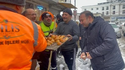 Kilis&rsquo;te Esnaftan Temizlik İş&ccedil;ilerine Poğa&ccedil;a İkramı