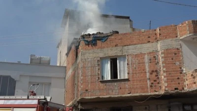 Kilis'te evin çatısında çıkan yangın korkuttu
