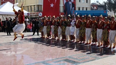Kilis’te Halk Oyunları Büyüledi