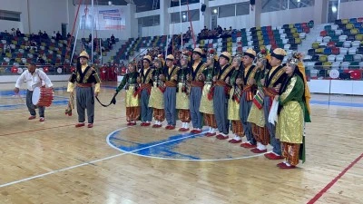 Kilis’te Halk Oyunları Gösterisi Salonu Coşturdu!