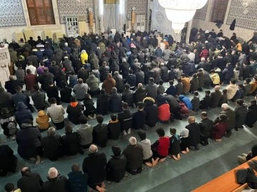 Kilis’te ilk teravihte camiler doldu taştı