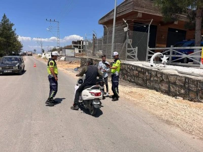 Kilis&rsquo;te Jandarma D&uuml;ğmeye Bastı: Kask Takmayan Yandı!