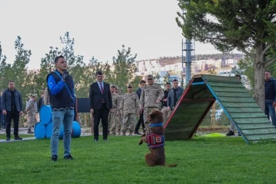 Kilis&rsquo;te Jandarma Komutanlığı&rsquo;nda: K&ouml;pekli Timler Nefes Kesti