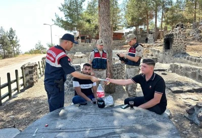 Kilis’te Jandarma orman yangınlarına karşı broşür dağıttı