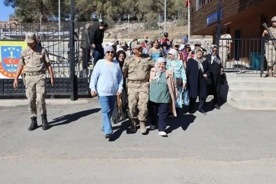 Kilis’te Jandarmaya Anlamlı Ziyaret Büyükler Gözyaşlarını Tutamadı