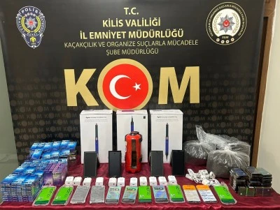 Kilis’te Kaçakçılık Operasyonu: Araçtan Sigara, Telefon ve Çay Çıktı