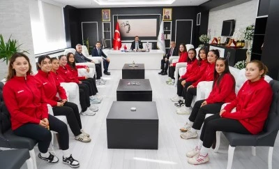 Kilis’te Kadın Voleybol Takımı Şampiyon oldu