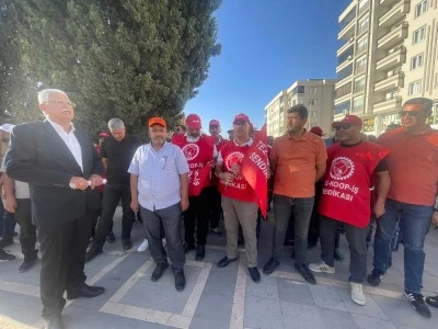 Kilis'te Kamu İşçilerinden AK Parti İl Binası Karşısında Eylem