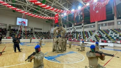  Kilis’te Komandolar Salonu Ayağa Kaldırdı!”