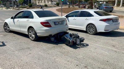 Kilis’te korkutan kaza: Motosiklet otomobilin altına girdi