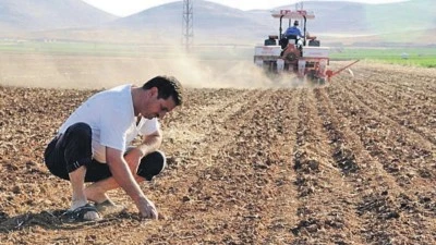 Kilis'te kuraklık alarmı: Çiftçi tarlasını ekemez hale geldi