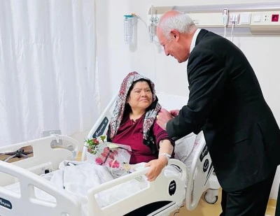 Kilis’te Kuyumculardan Anlamlı Ziyaret: Hastalara Çiçek, Çocuklara Oyuncak