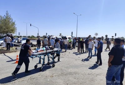 Kilis’te Mansur Kavşağı’nda Kaza: 4 Kişi Yaralandı, Vatandaştan Tepki Yağdı