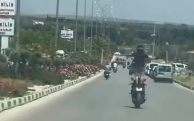  Kilis'te Motosiklet &Uuml;zerinde Şov Yapan S&uuml;r&uuml;c&uuml;ye Ağır Ceza
