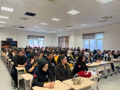 Kilis&rsquo;te Paramedik Adaylarına Kritik Eğitim: Adli Vakalarda Doğru M&uuml;dahale Hayat Kurtarıyor