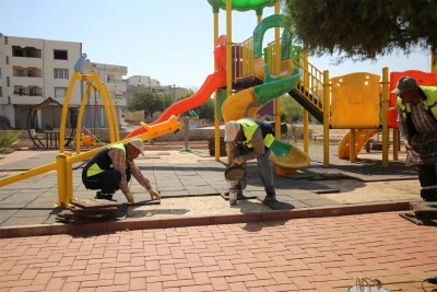 Kilis’te park ve bahçelerde bakım çalışmaları sürüyor