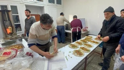  Kilis&rsquo;te Paylaşmanın G&uuml;c&uuml;: 350 Aileye D&ouml;ner ve Helva Dağıtıldı