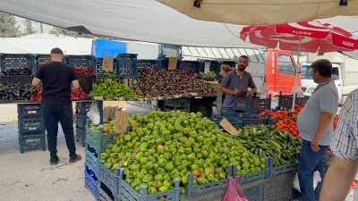 Kilis’te Semt Pazarı Toz İçinde, Müşteri Yok – Pazarcılar Dertli, Vatandaş Yol İstiyor