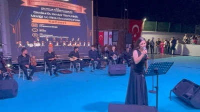 Kilis&rsquo;te Sıra Gecesi Topluluğu Nejat Uygur Amfi Tiyatroyu Coşturdu
