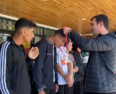 Kilis’te Spor Turnuvasında Öğrenciler Madalyalarını Aldı
