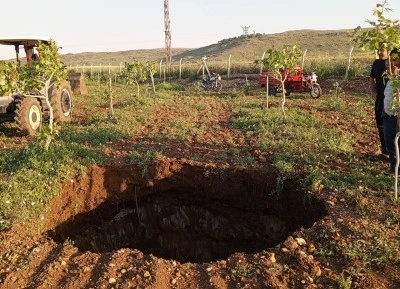 Kilis&rsquo;te Tarlada Oluşan Obruk K&ouml;yl&uuml;leri Tedirgin Etti