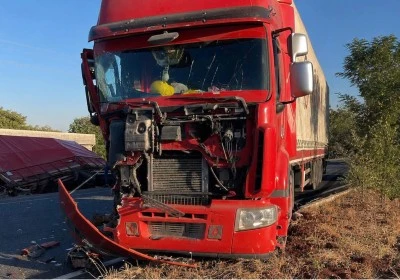 Kilis&rsquo;te Tır ile Kamyonet &Ccedil;arpıştı: 2 Yaralı