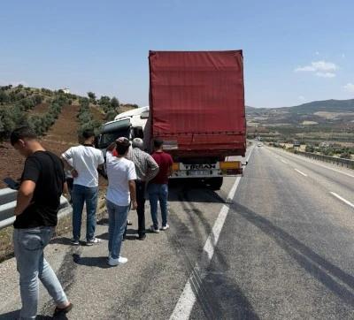 Kilis’te Trafik Kazası Facia Kıl Payı Atlatıldı