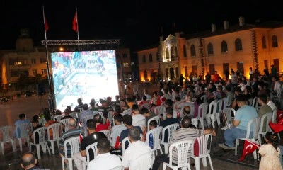 Kilis'te Türkiye-Almanya final maçı dev ekrandan izlendi