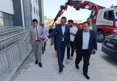 Kilis'te yapımı süren okullarda inceleme