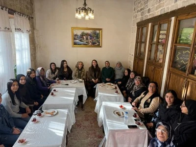 Kilis&rsquo;te Yaşlılardan Şarkılar, Gen&ccedil;lerden İlgi Huzur Konağı&rsquo;nda Unutulmaz G&uuml;n