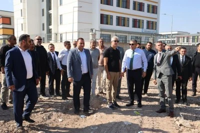 Kilis'te yeni eğitim kampüsüne erişimi sağlayacak ulaşım yolları inşaatında inceleme