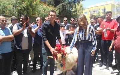 Kilis’te Yüzyıllık Gelenek Davul Zurnayla Süslenen Koç Nişanlıya Götürüldü