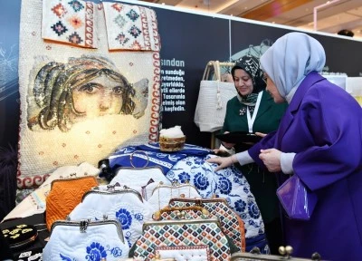 Kilis Yorganı İstanbul&rsquo;daki Cemre &Ccedil;arşısı&rsquo;nda G&ouml;r&uuml;c&uuml;ye &Ccedil;ıktı