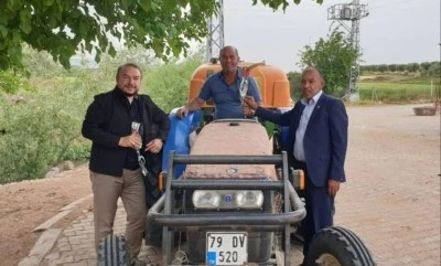 Kilisli &Ccedil;ift&ccedil;i Zor Şartlara Rağmen Tarlada &Uuml;retimi S&uuml;rd&uuml;r&uuml;yor
