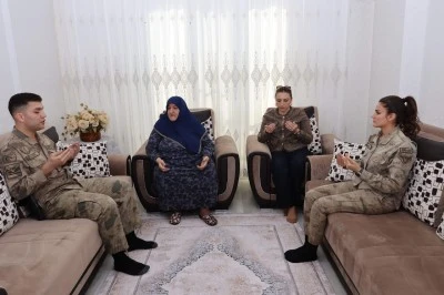 Kilisli Şehit Nedim Gilgil’in Annesine Jandarmadan Anlamlı Ziyaret