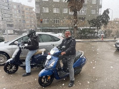 Kilisliler Kar Yağışına Rağmen Motosikletten Vazge&ccedil;miyor