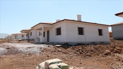 Kırsal deprem konutlarının yapımı sürüyor