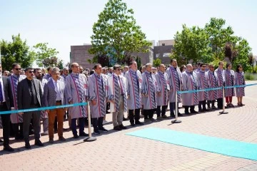 KİYÜ’de Çelenk Sunma Töreni Gerçekleştirildi