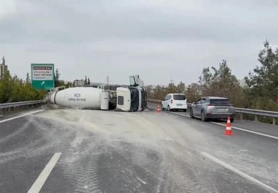 Kontrolden çıkan beton mikseri devrildi: 1 yaralı
